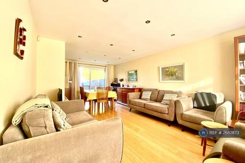 3 bedroom detached house to rent, Warden Avenue, Harrow, HA2