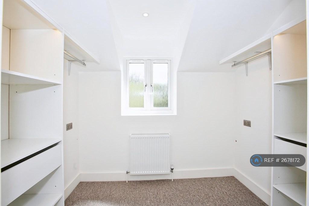 Master Bedroom Walk-In Wardrobe