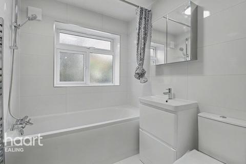 3 bedroom semi-detached house to rent, Cleveley Crescent, LONDON