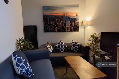 3 bedroom flat to rent, The Study, Salford, M6