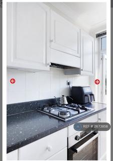2 bedroom flat to rent, Beresford Road, London, E17