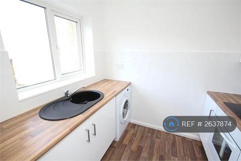 2 bedroom flat to rent, Sussex Road, St. Leonards-On-Sea, TN38