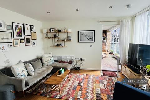3 bedroom flat to rent, Roffo Court, London, SE17