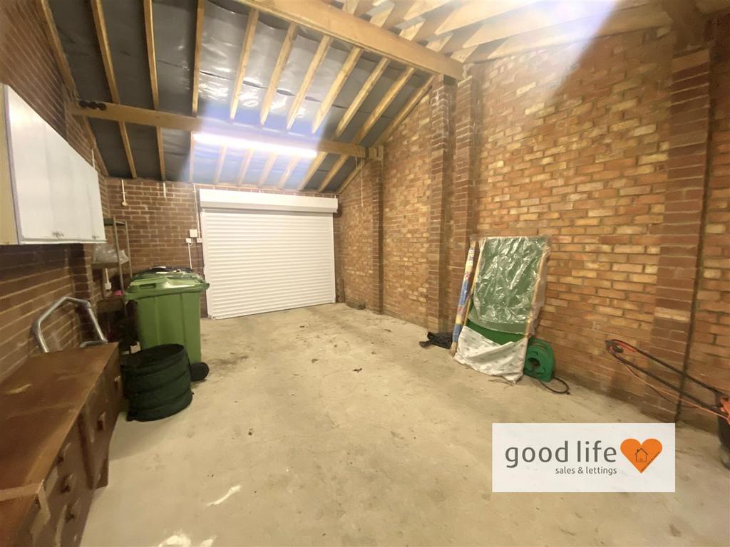 20251127 125400648 i OS25 Oxfordclose.jpg
