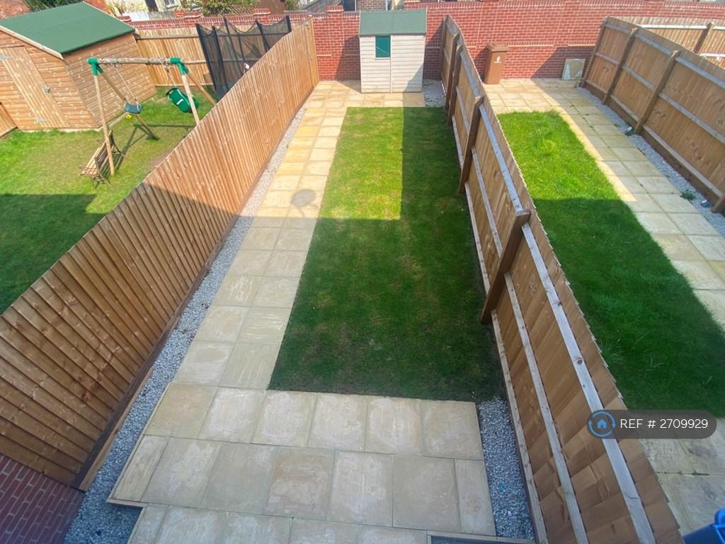 Garden w/ Rear Access & Shed