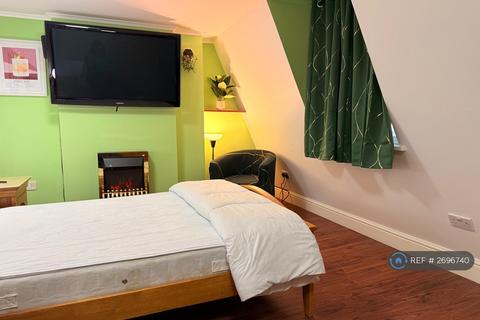1 bedroom in a flat share to rent, Dean Street, London, W1D