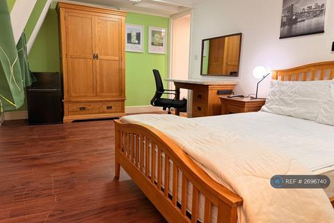 1 bedroom in a flat share to rent, Dean Street, London, W1D