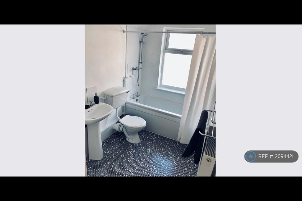 Bathroom (First Floor)