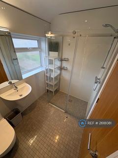 1 bedroom in a house share to rent, Lime Grove, Guildford, GU1