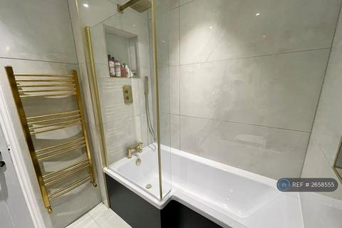 3 bedroom semi-detached house to rent, Sydney Road, Watford, WD18