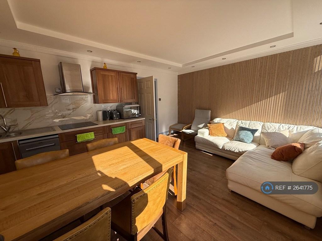 Lounge / Kitchen