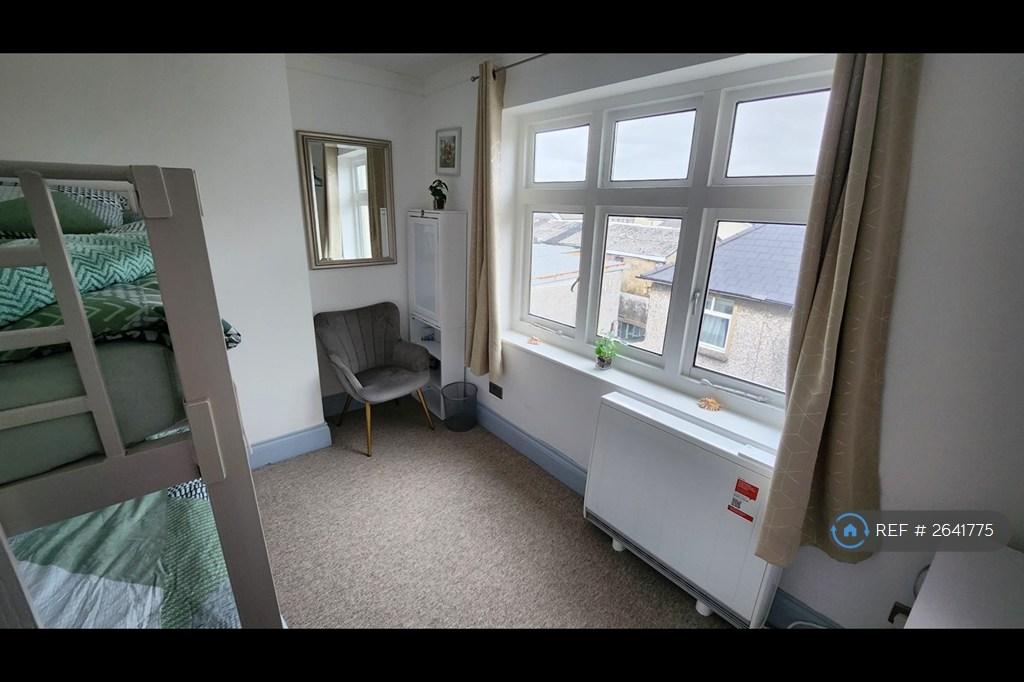 Small Dbl With Bunk Bed