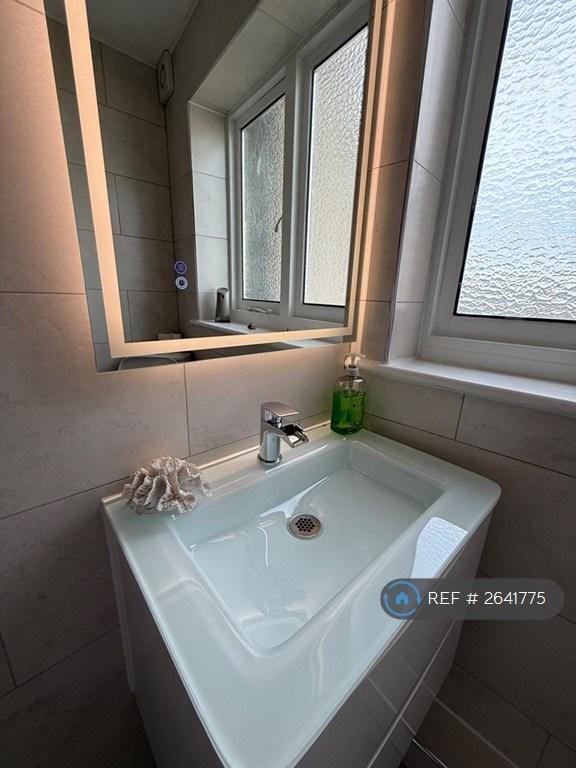 Shower Room 2nd Floor