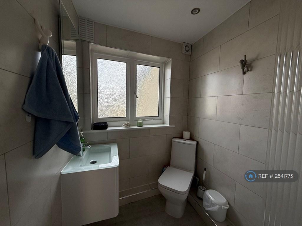 Shower Room 2nd Floor