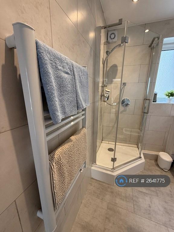 Shower Room 1st Floor