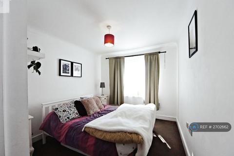 2 bedroom flat to rent, Harkness Court, Sutton, London, SM1