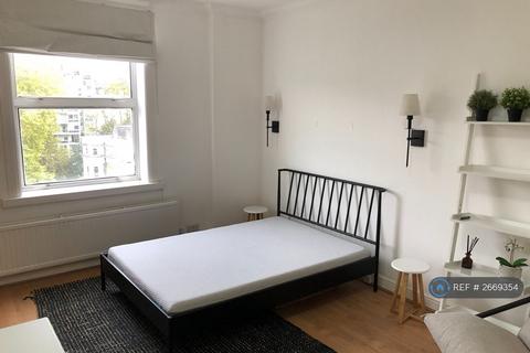 Studio to rent, Lancaster Gate, London, W2