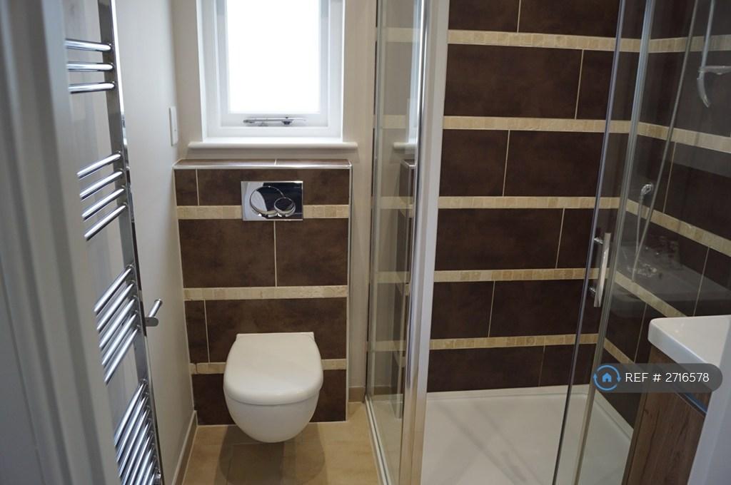 Shower Room Photo 2