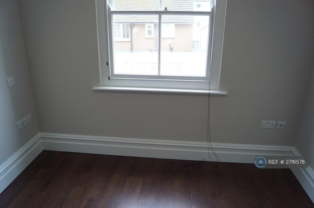 1st Bed Room Photo 2