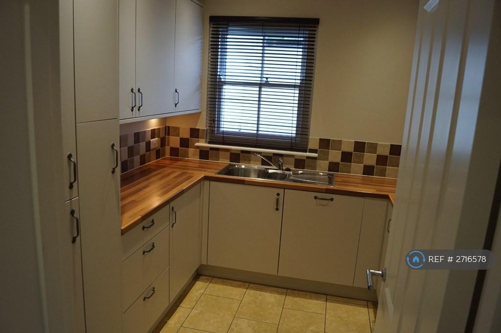 Kitchen Photo 1