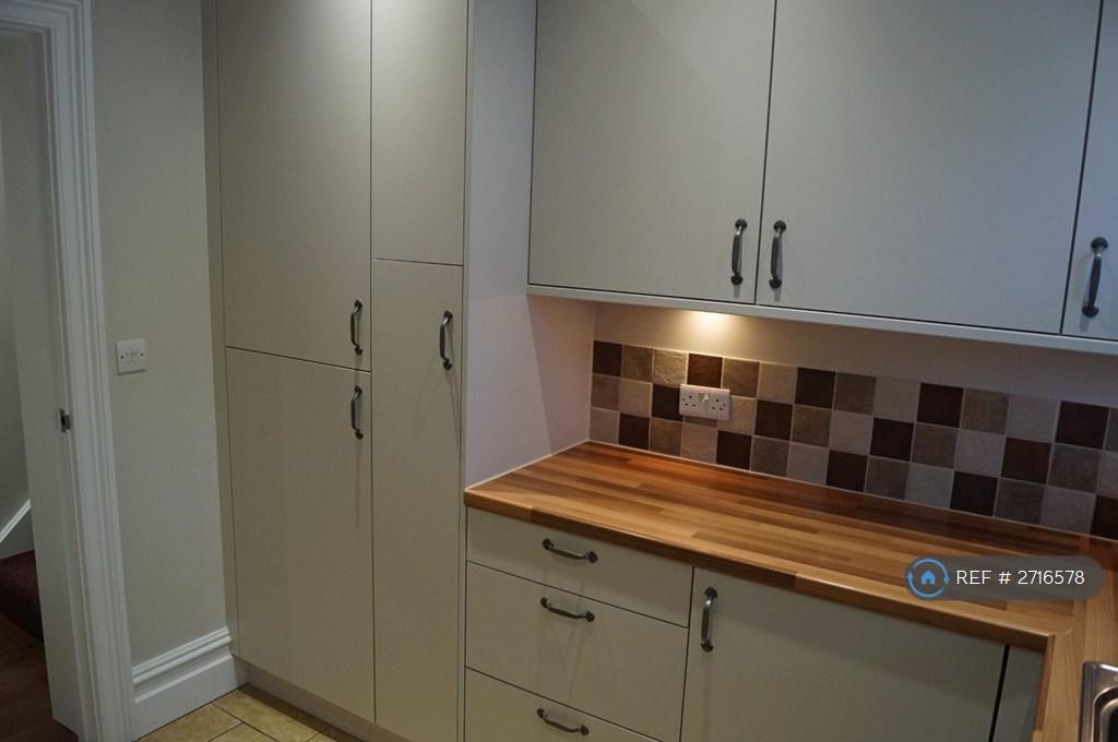Kitchen Photo 2