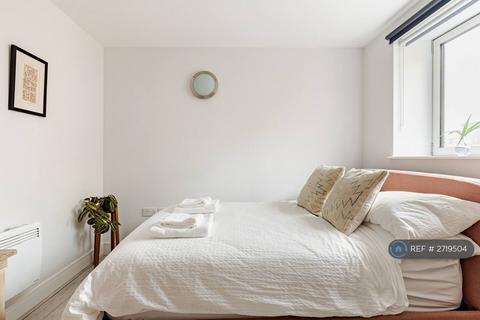 2 bedroom flat to rent, Hare Marsh, London, E2