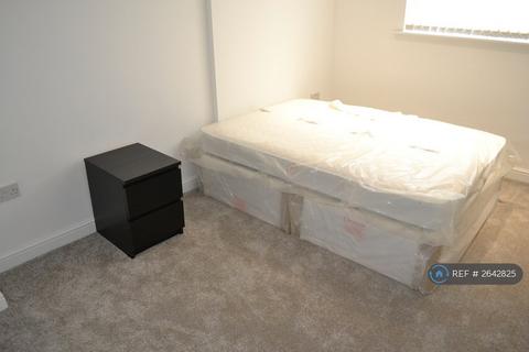1 bedroom in a house share to rent, Belgrave Crescent, Manchester, M30