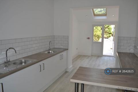 1 bedroom in a house share to rent, Belgrave Crescent, Manchester, M30