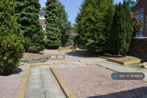 1 bedroom in a house share to rent, Belgrave Crescent, Manchester, M30