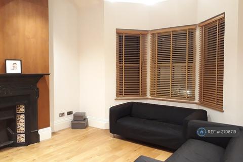 4 bedroom flat to rent, Denton Road, London, N8
