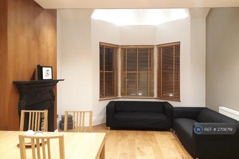 4 bedroom flat to rent, Denton Road, London, N8