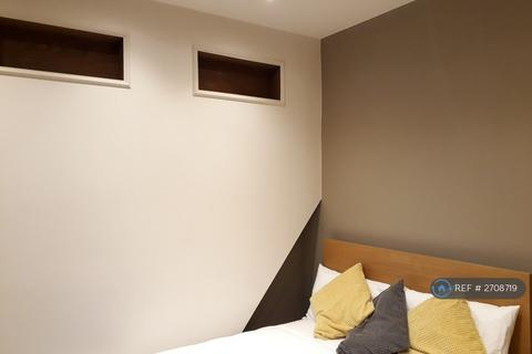 4 bedroom flat to rent, Denton Road, London, N8