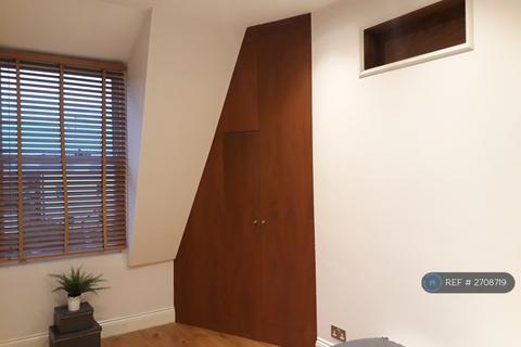 4 bedroom flat to rent, Denton Road, London, N8