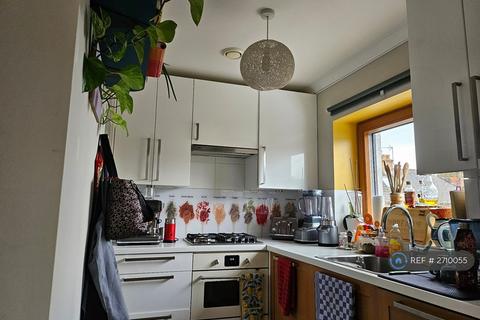 2 bedroom flat to rent, Chestnut Grove, London, W5