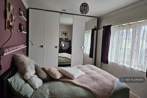 2 bedroom flat to rent, Chestnut Grove, London, W5