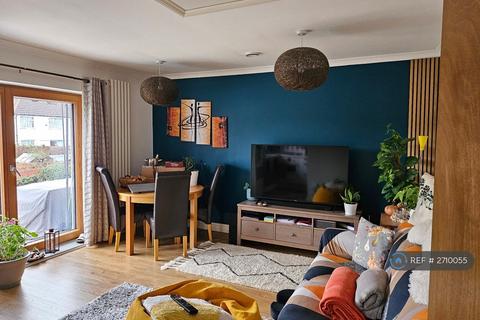 2 bedroom flat to rent, Chestnut Grove, London, W5