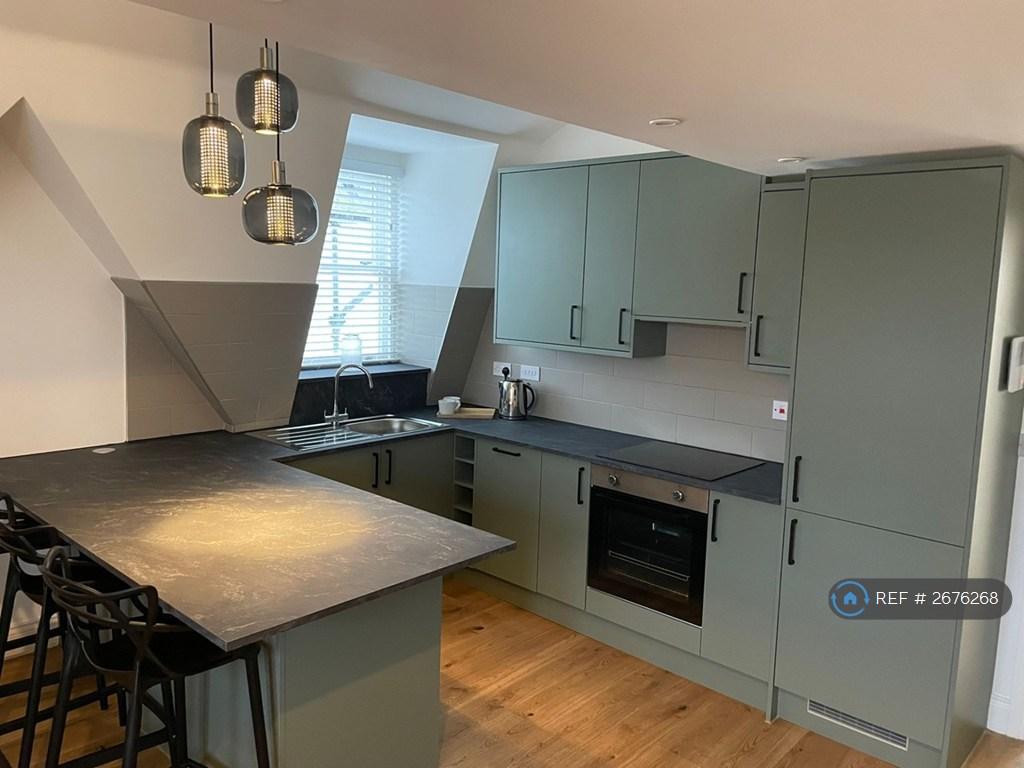 Kitchen And Breakfast Bar