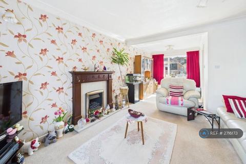 3 bedroom detached house to rent, Southcliffe Road, Carlton, Nottingham, NG4