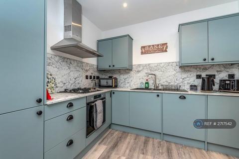 2 bedroom flat to rent, High Street, Cheltenham, GL50