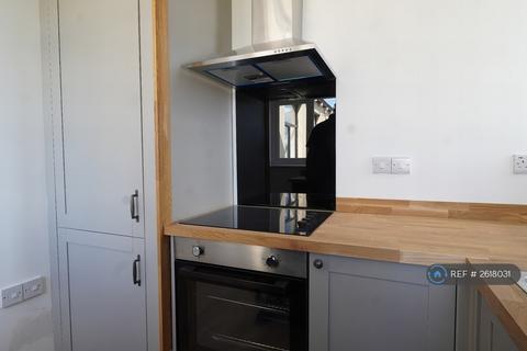 2 bedroom flat to rent, Birds Royd Lane, Brighouse, HD6
