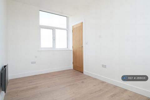 2 bedroom flat to rent, Birds Royd Lane, Brighouse, HD6