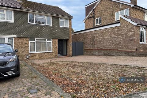 3 bedroom semi-detached house to rent, Lexington Close, Borehamwood, WD6