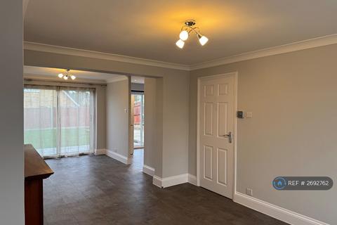3 bedroom semi-detached house to rent, Lexington Close, Borehamwood, WD6