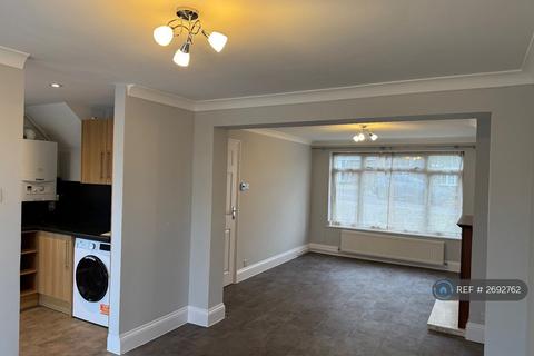 3 bedroom semi-detached house to rent, Lexington Close, Borehamwood, WD6