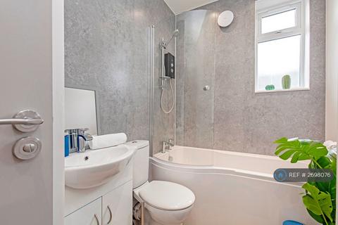 1 bedroom in a house share to rent, Hickmott Road, Sheffield, S11