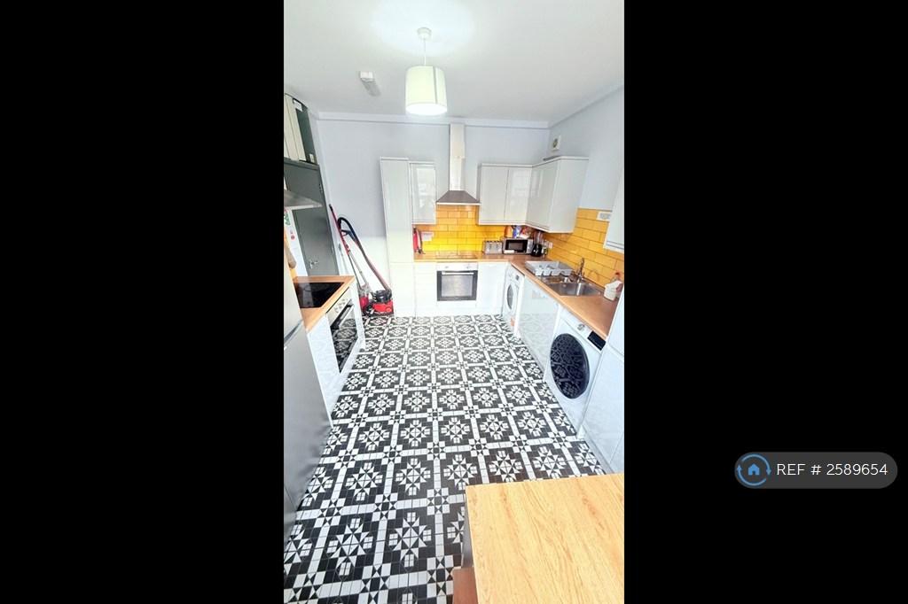 Shared Kitchen/Breakfast Room