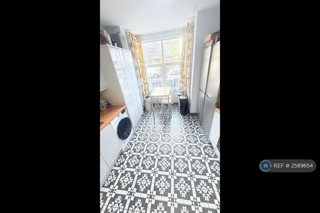 Shared Kitchen/Breakfast Room