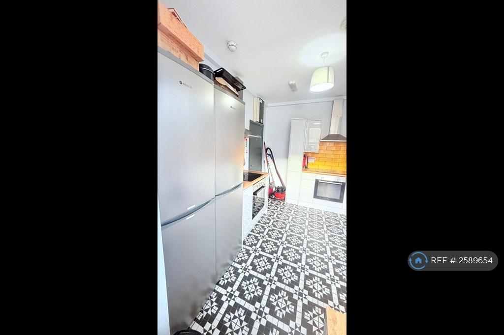 Shared Kitchen/Breakfast Room