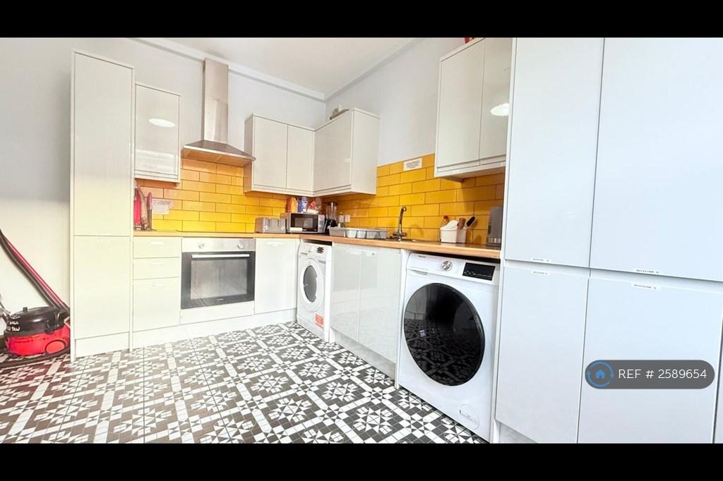 Shared Kitchen/Breakfast Room