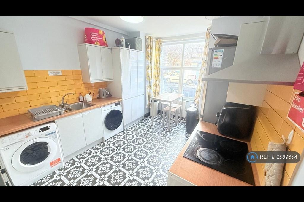 Shared Kitchen/Breakfast Room